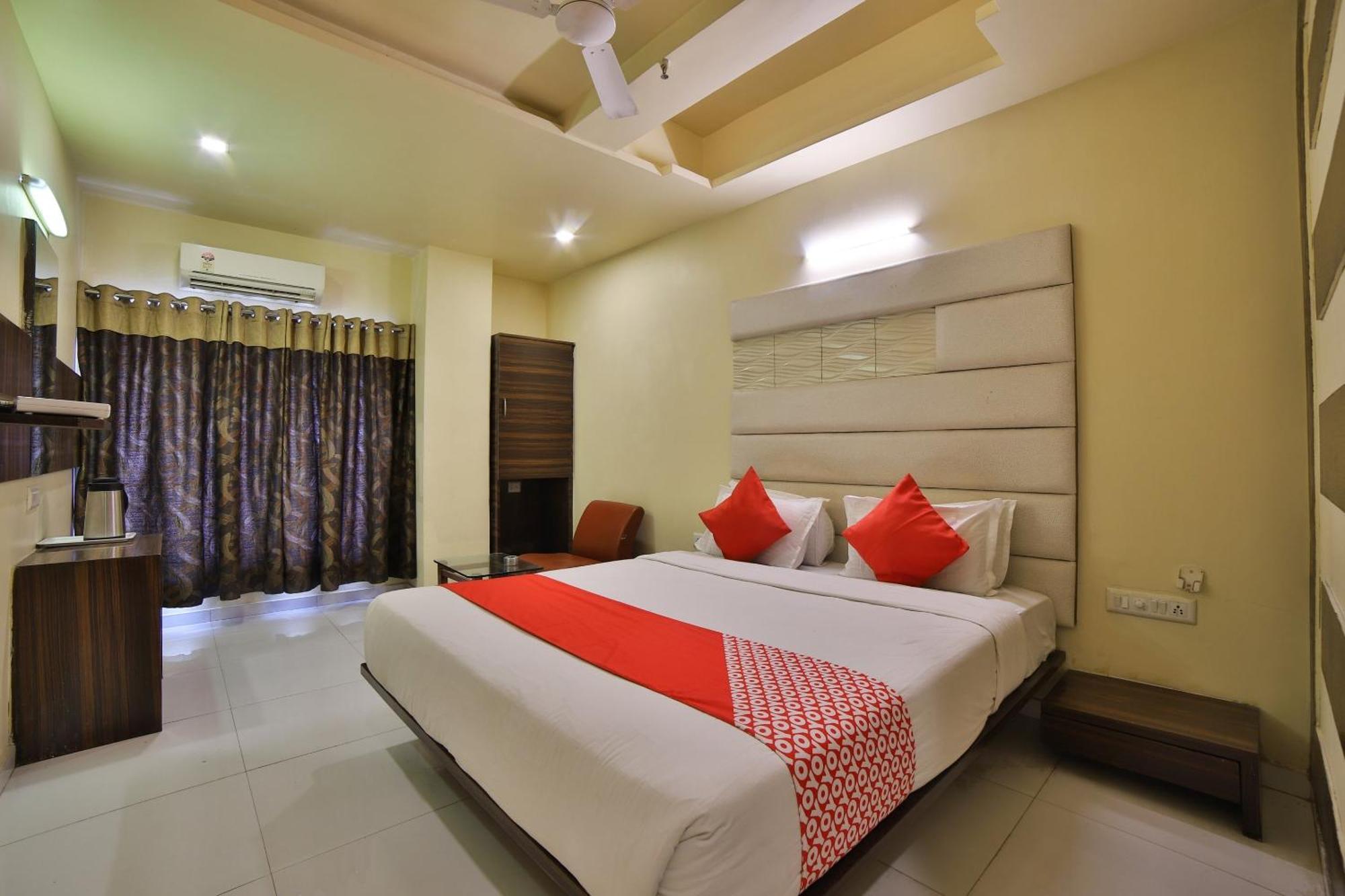 Capital O Kalash Residency Ahmedabad Exterior foto
