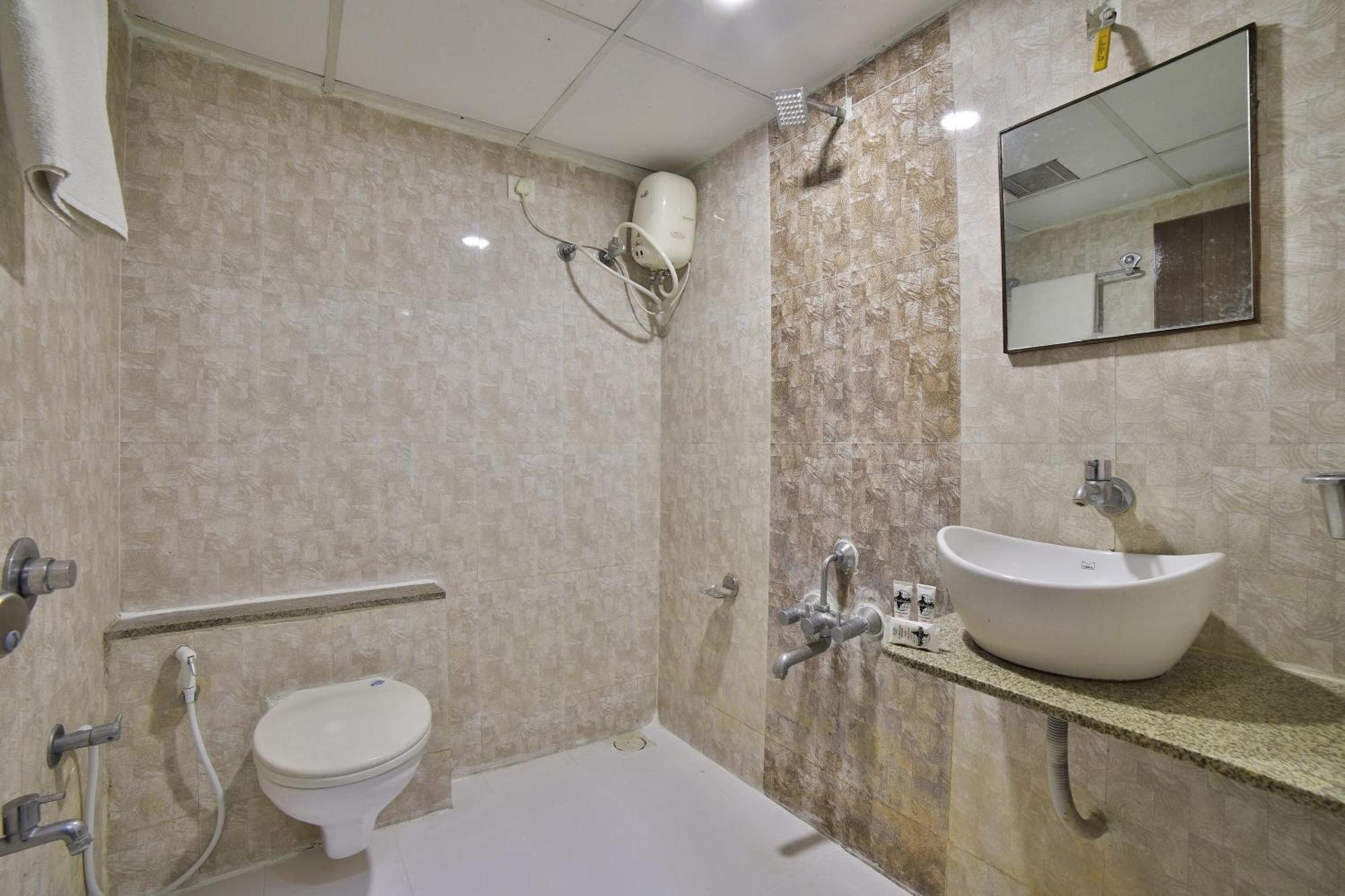 Capital O Kalash Residency Ahmedabad Exterior foto